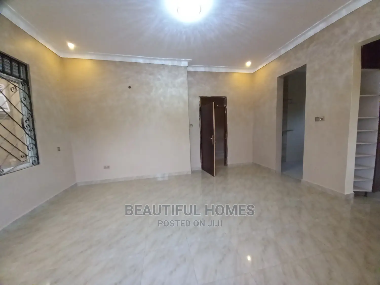 Furnished 5bdrm Mansion in Kira for Sale in Kira