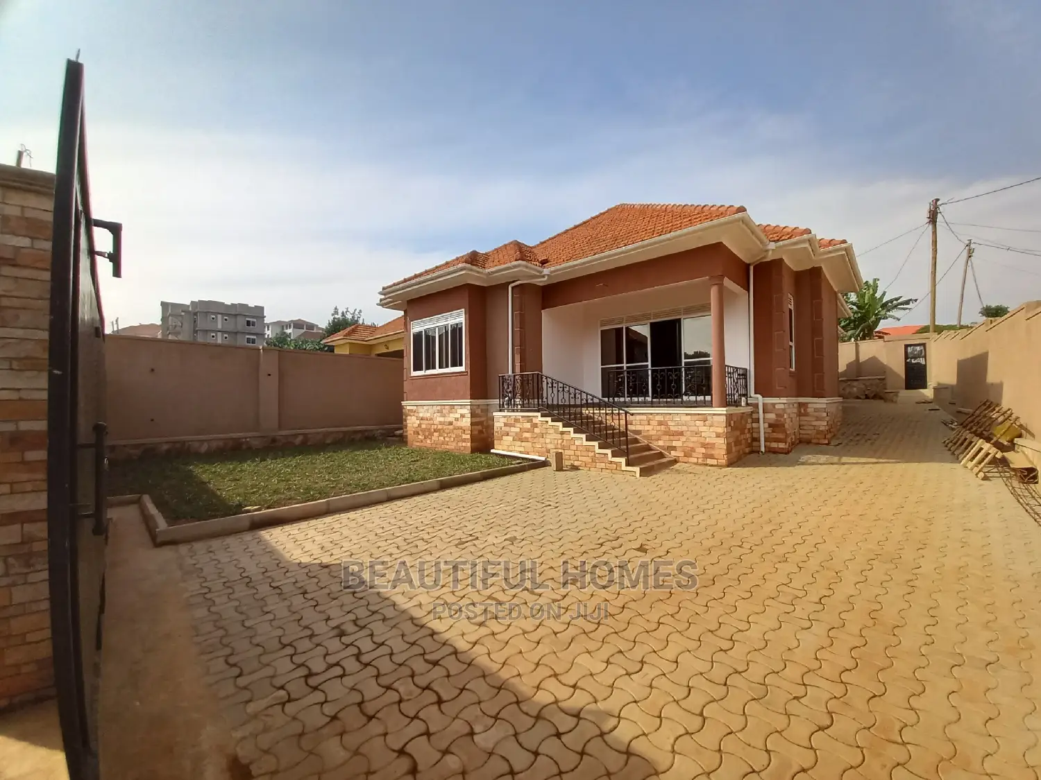 Furnished 4bdrm House in Kira Tarmack for Sale in Kira
