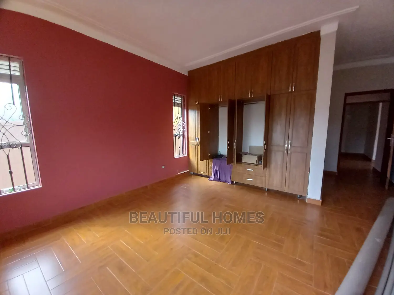 Furnished 4bdrm House in Kira Tarmack for Sale in Kira