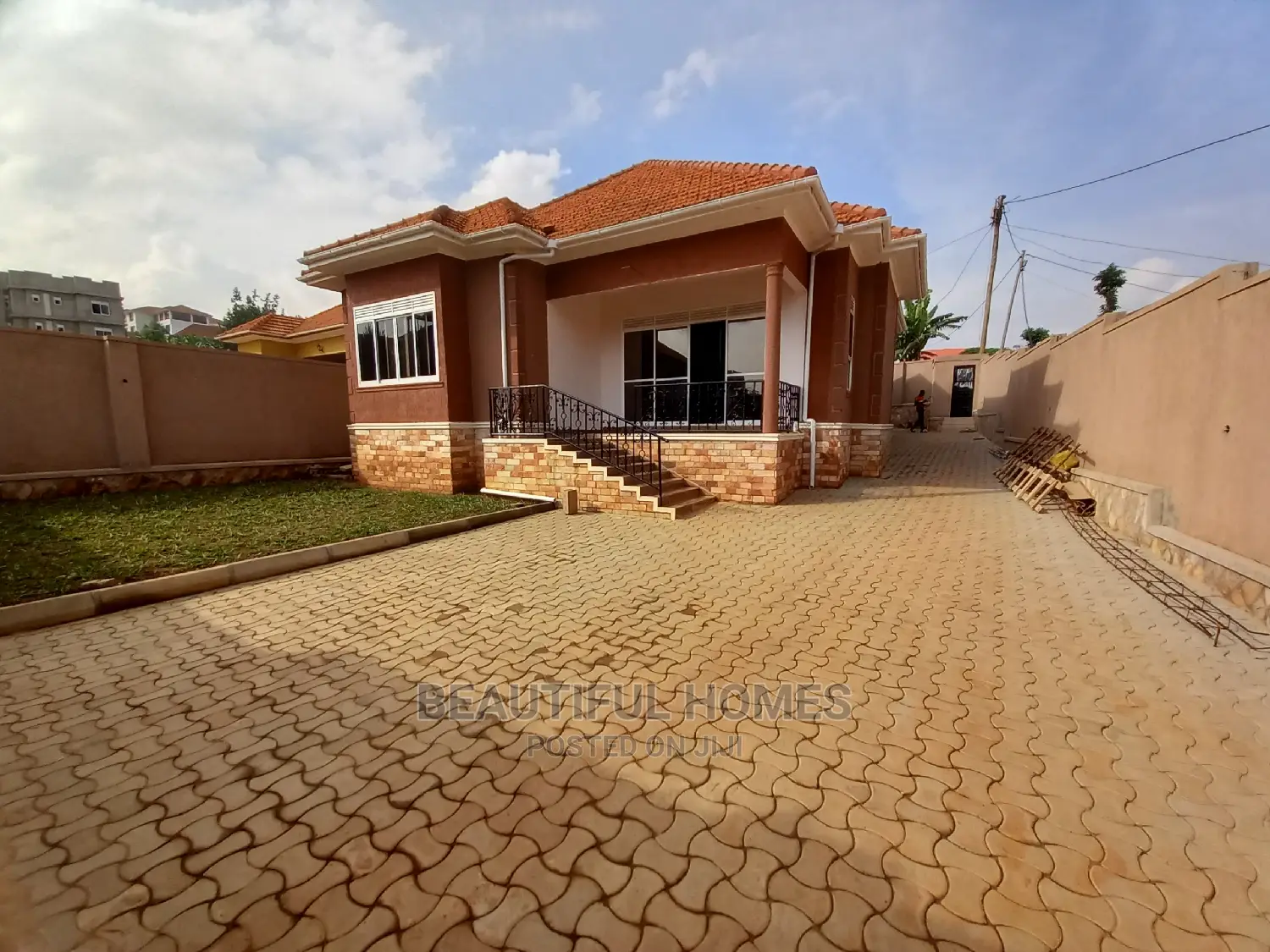 Furnished 4bdrm Mansion in Tarmack Estate, Kira for Sale in Kira
