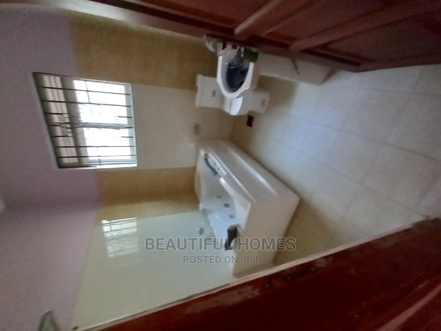 Furnished 4bdrm Mansion in Tarmack Estate, Kira for Sale in Kira