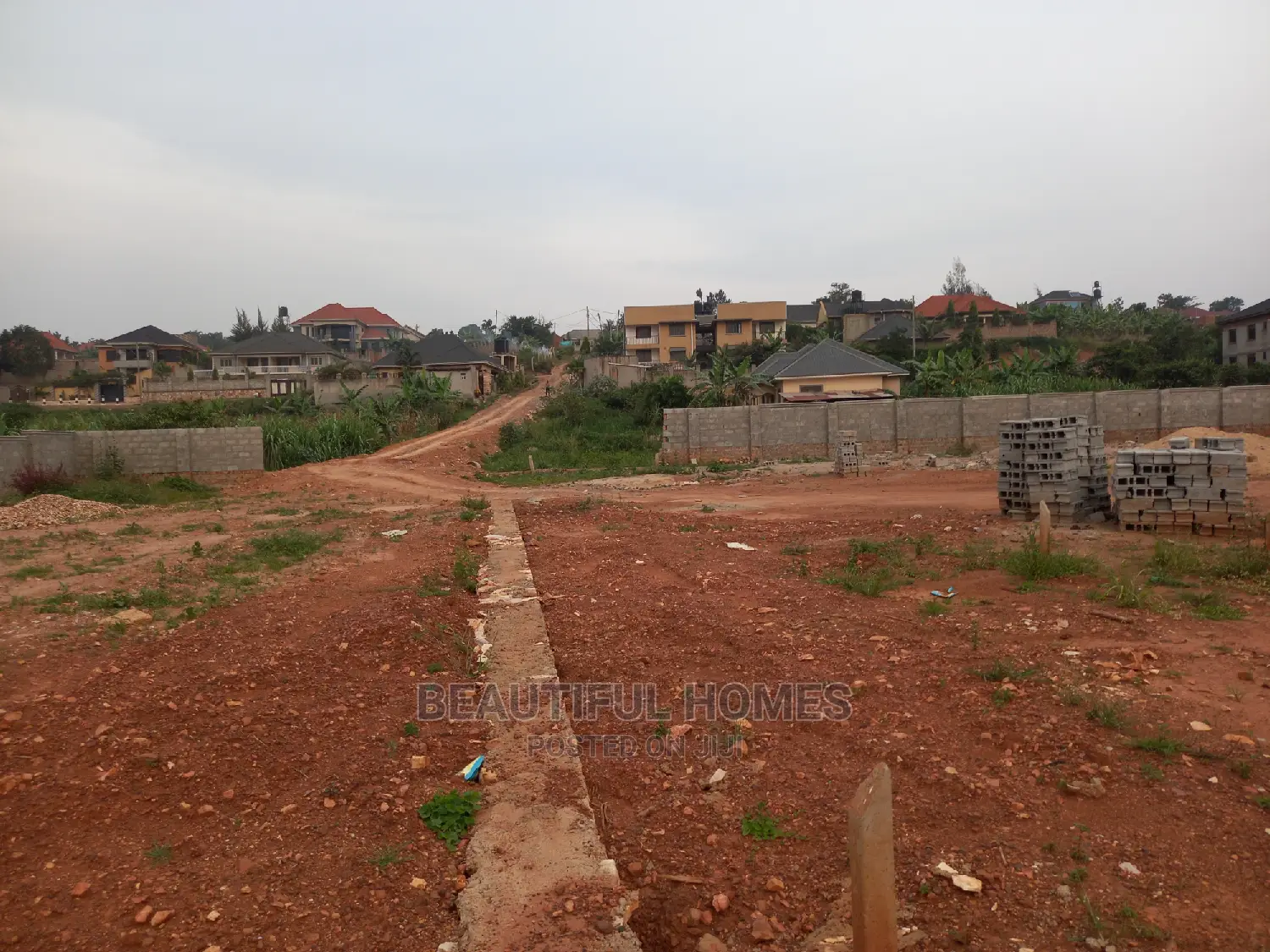 Amazing 100*100 in Kasangati Gated Neighborhood on Sell in Kira