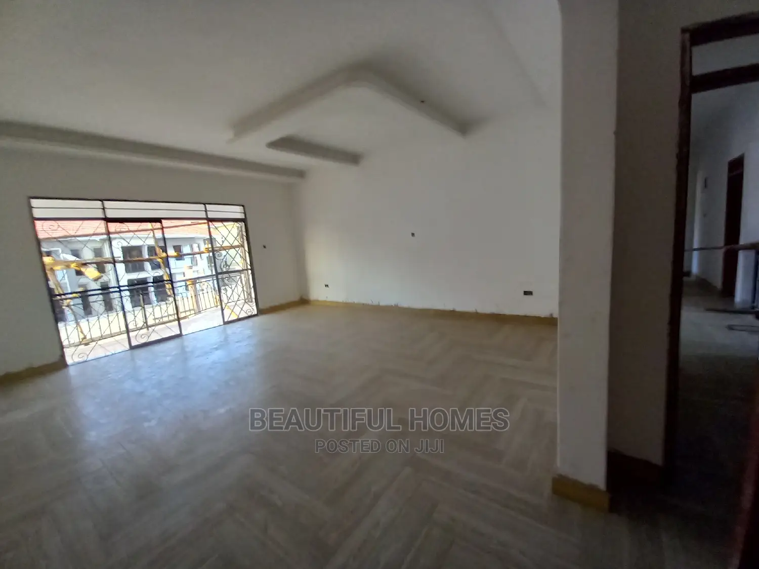 Furnished 6bdrm Mansion in Ministers Estate, Kira for Sale in Kira