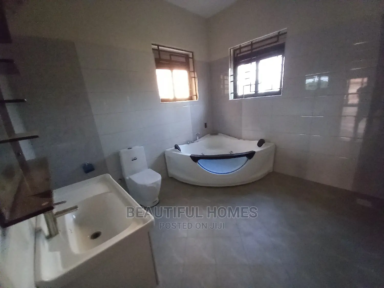 Furnished 6bdrm Mansion in Diplomat Estate, Kira for Sale in Kira