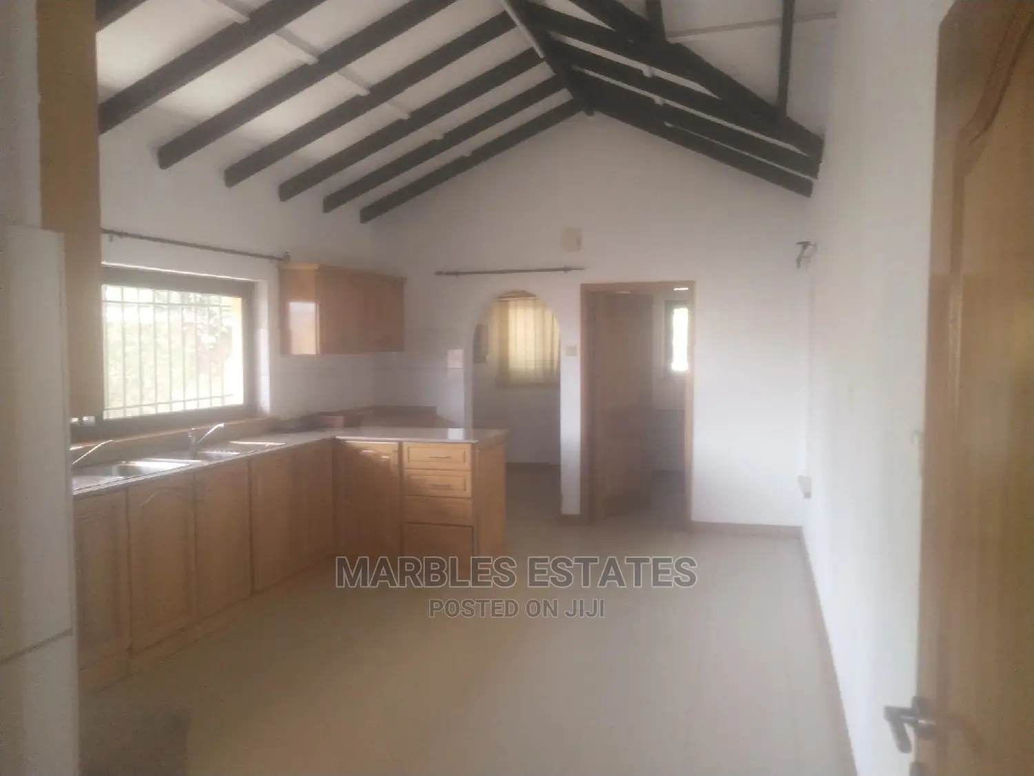 3bdrm Apartment in Mbuya, Central Division for Rent in Central Division