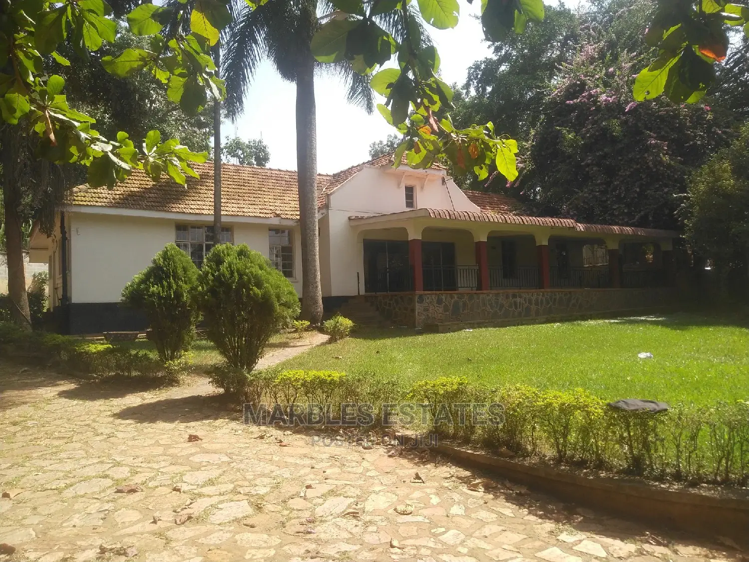 4bdrm Bungalow in Kololo, Central Division for Rent in Central Division