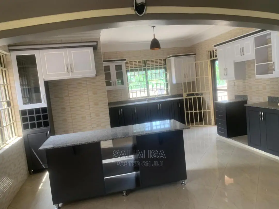 4bdrm Bungalow in Kololo Property, Central Division for Sale in Central Division