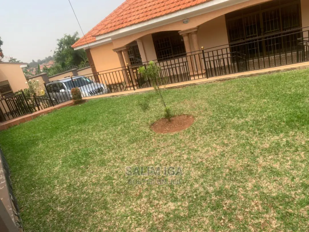 4bdrm Bungalow in Kololo Property, Central Division for Sale in Central Division
