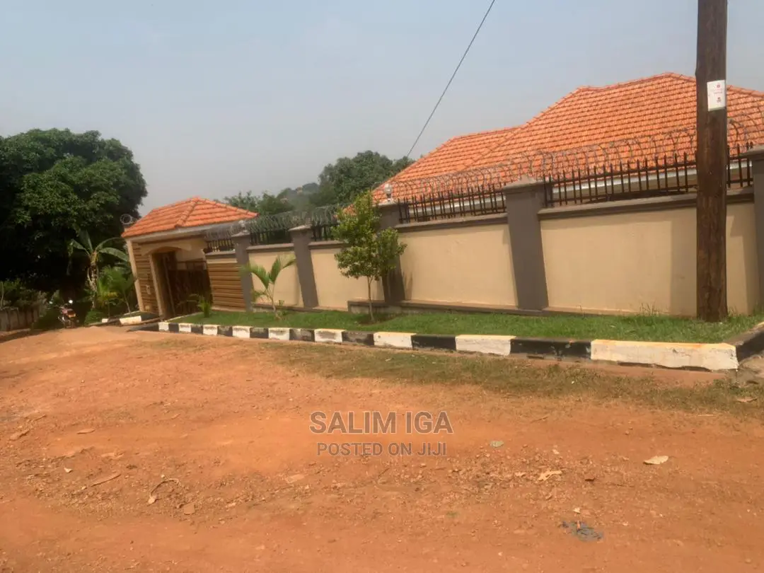 4bdrm Bungalow in Kololo Property, Central Division for Sale in Central Division