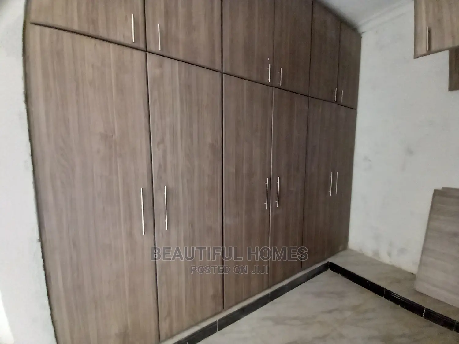 Furnished 6bdrm Mansion in Corporate Lane, Kira for Sale in Kira