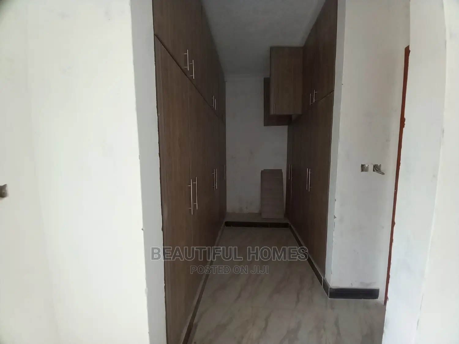 Furnished 6bdrm Mansion in Corporate Lane, Kira for Sale in Kira