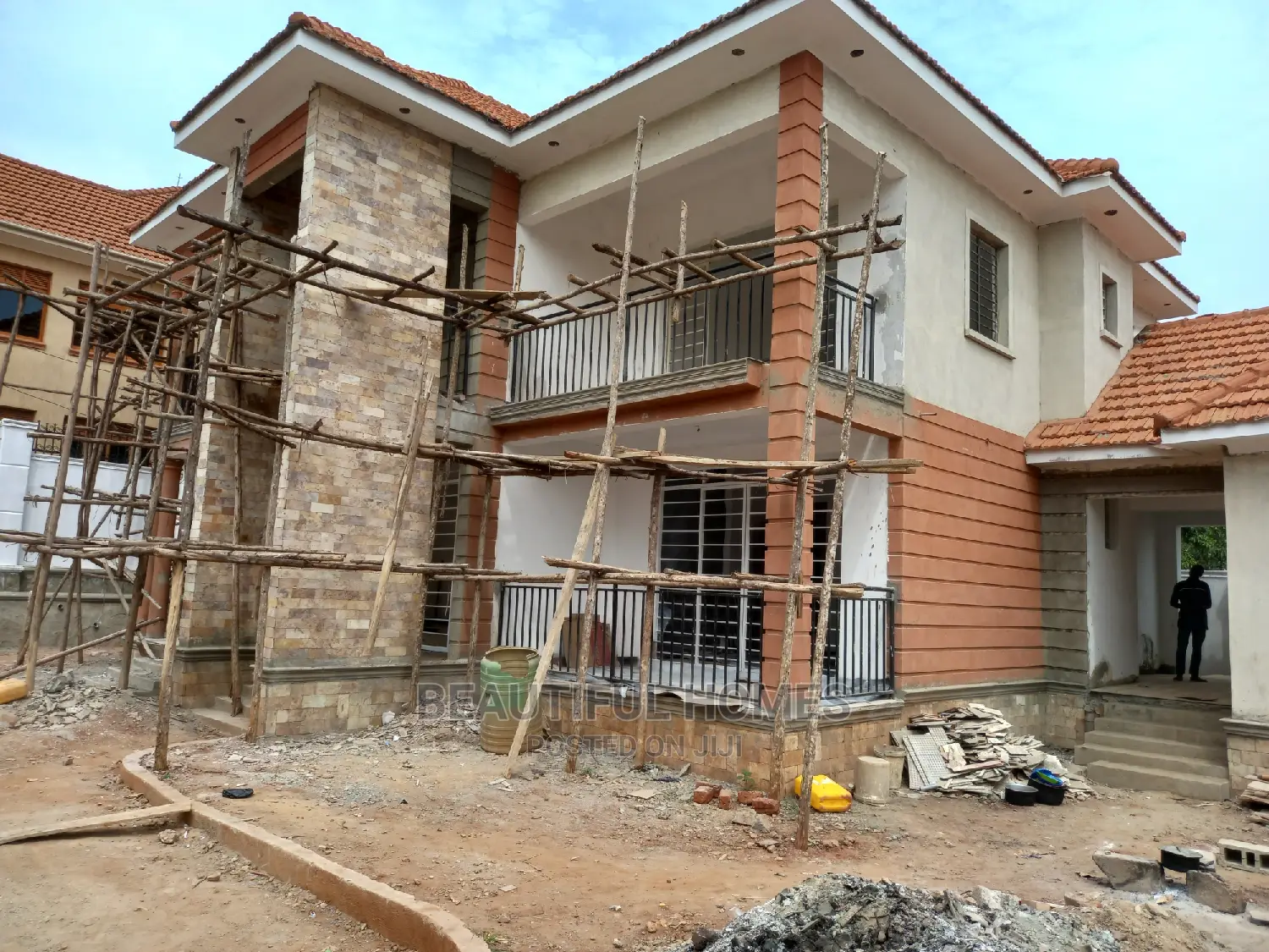 Furnished 5bdrm Duplex in Kira for Sale in Kira
