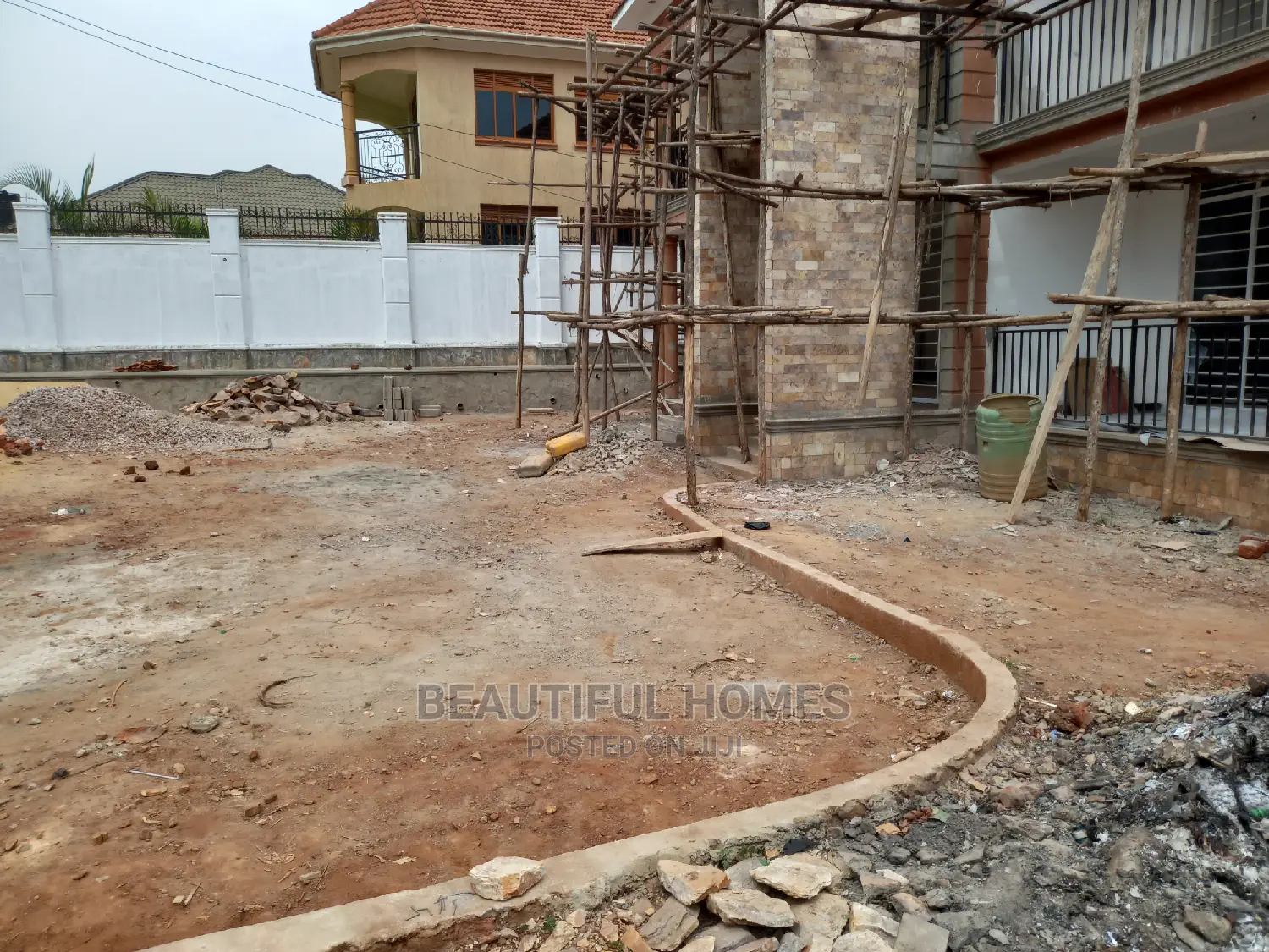 Furnished 5bdrm Duplex in Kira for Sale in Kira