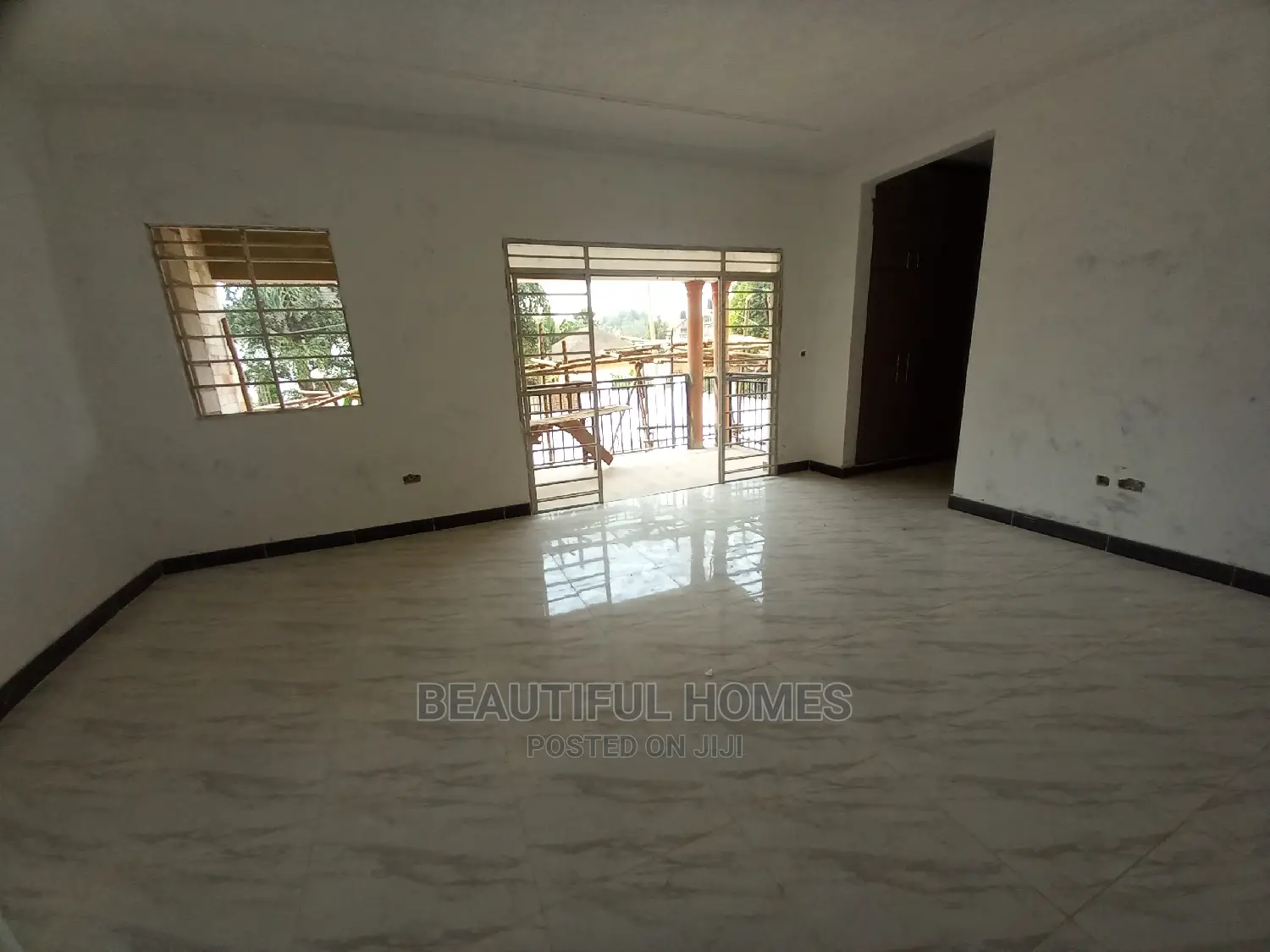 Furnished 5bdrm Duplex in Kira for Sale in Kira