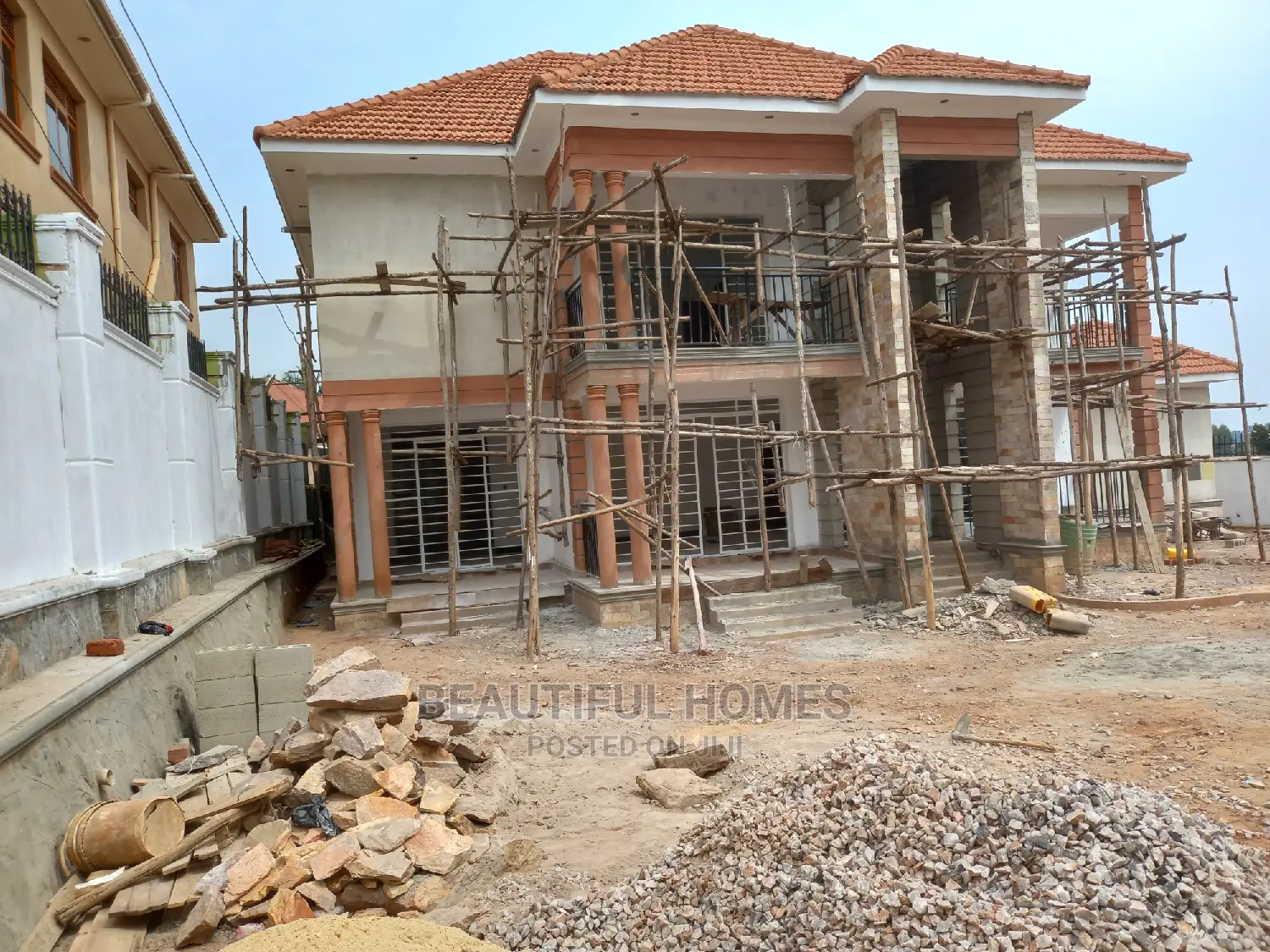 Furnished 6bdrm Mansion in Upscale, Kira for Sale in Kira