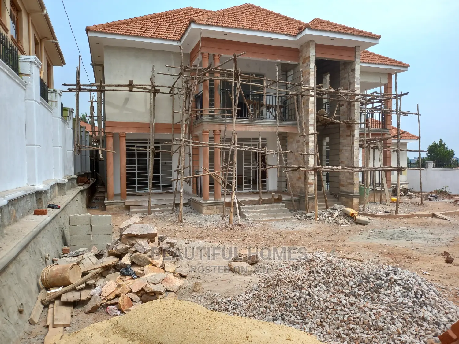 Furnished 6bdrm Mansion in Upscale, Kira for Sale in Kira