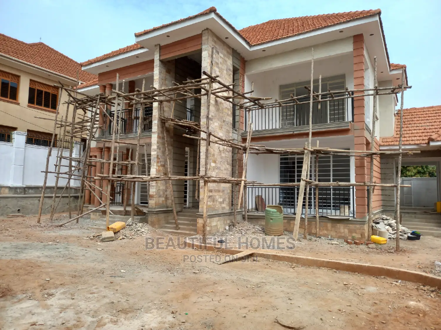 Furnished 6bdrm Mansion in Upscale, Kira for Sale in Kira