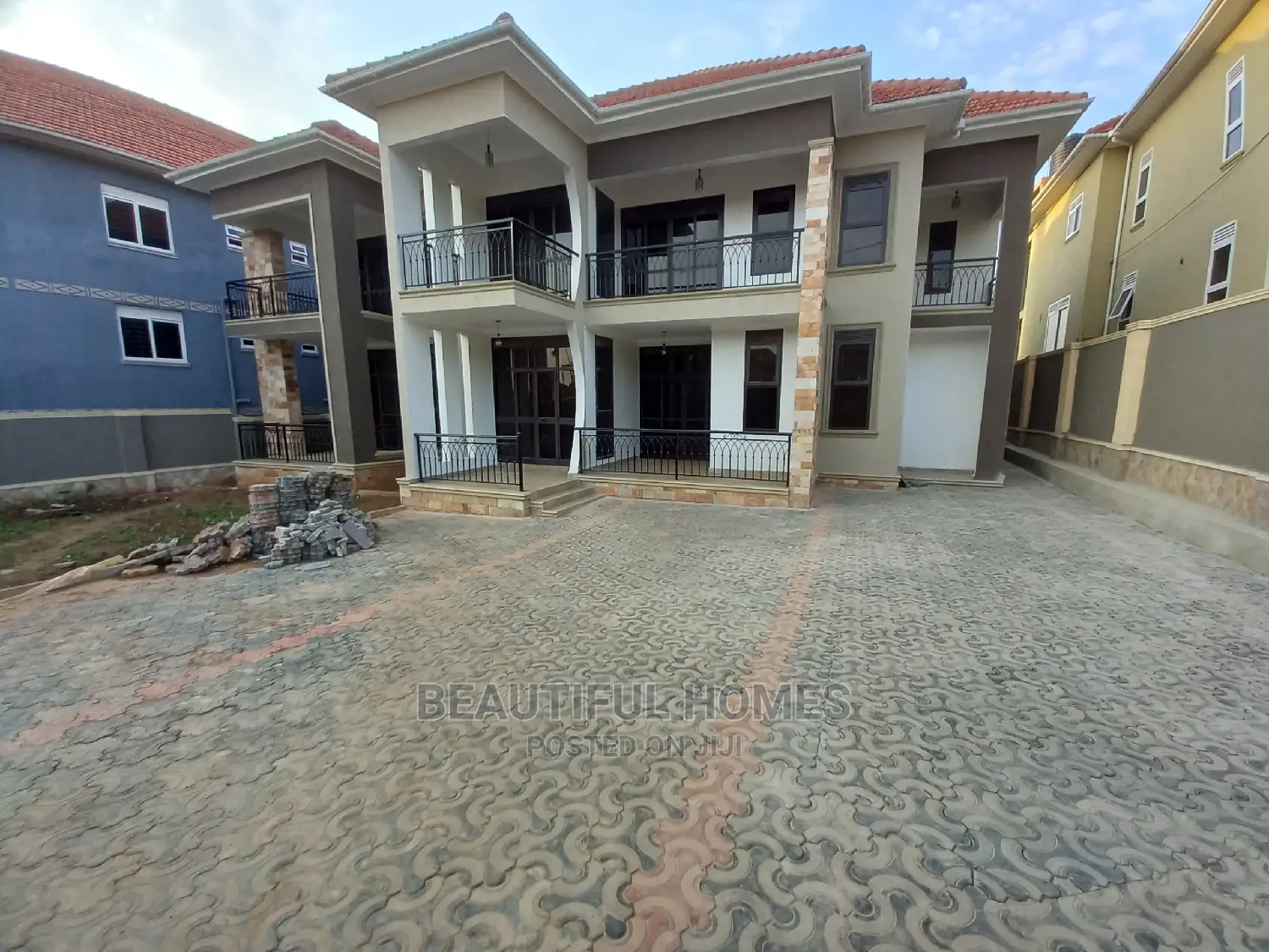 Furnished 6bdrm Mansion in Kira Wealthy for Sale in Kira