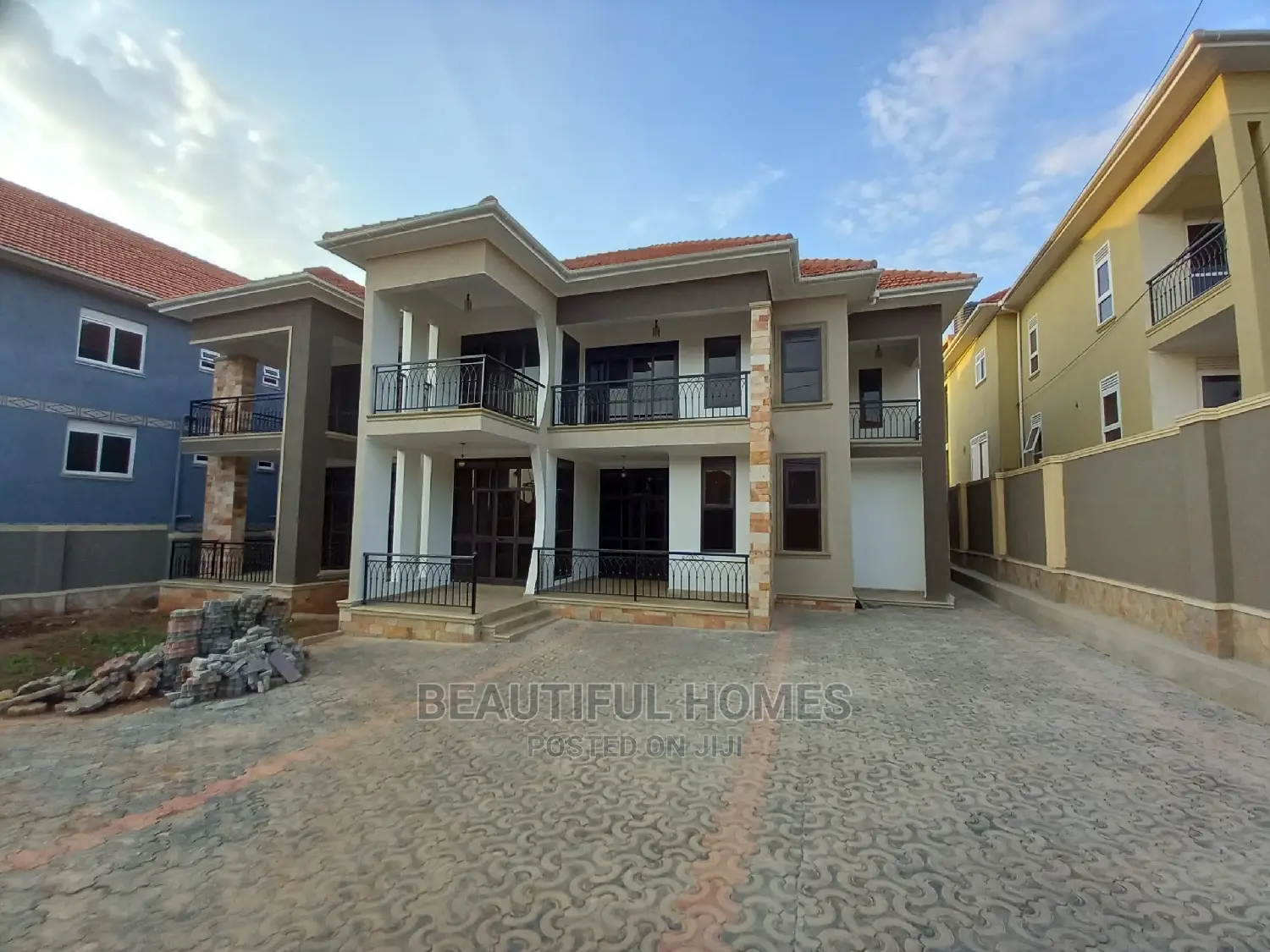 Furnished 6bdrm Mansion in Kira Wealthy for Sale in Kira
