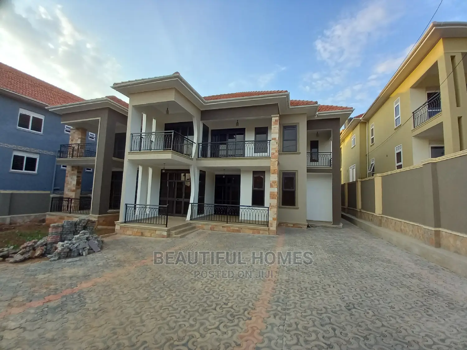 Furnished 6bdrm Mansion in Palatial Estate, Kira for Sale in Kira