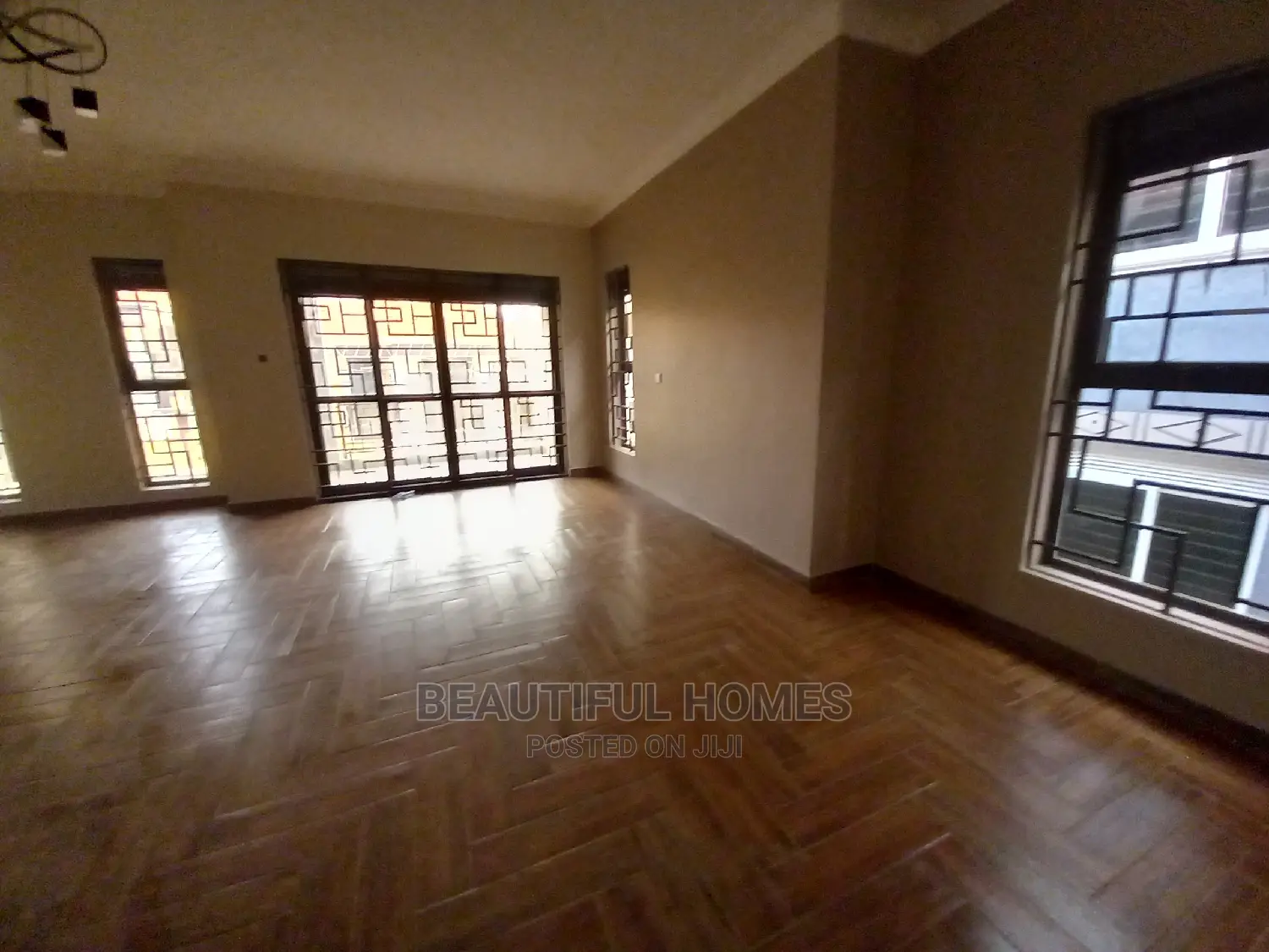 Furnished 6bdrm Mansion in Palatial Estate, Kira for Sale in Kira