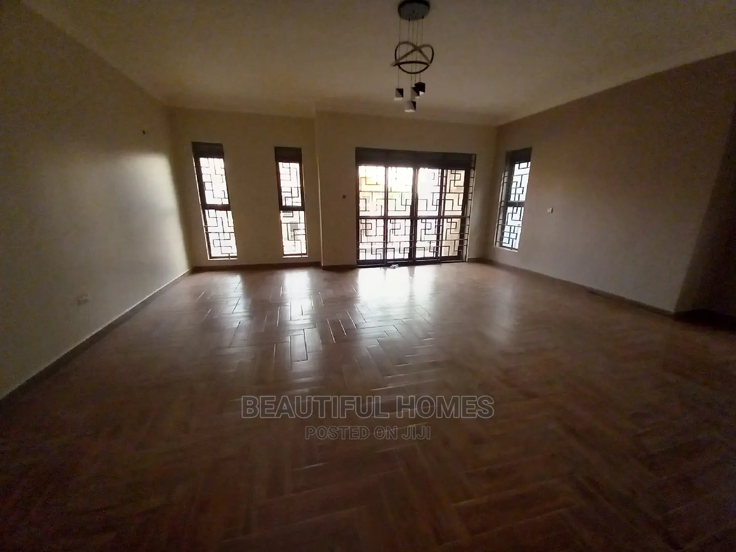 Furnished 6bdrm Mansion in Palatial Estate, Kira for Sale in Kira