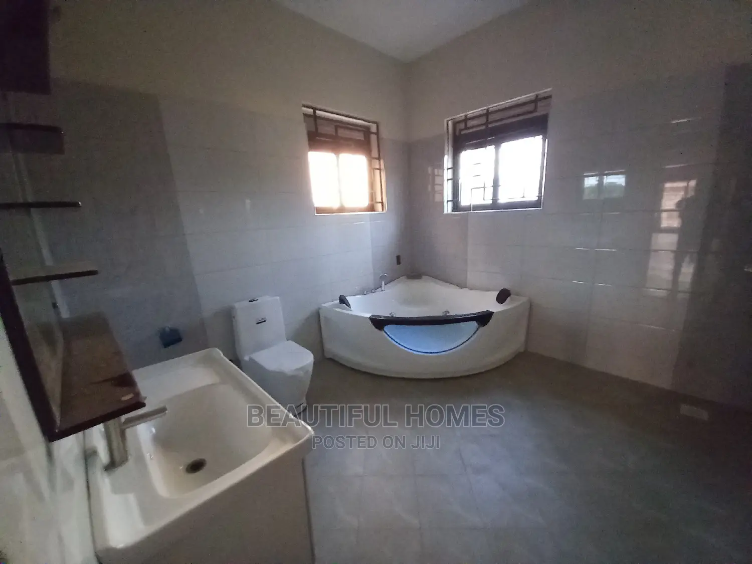 Furnished 6bdrm Mansion in Palatial Estate, Kira for Sale in Kira