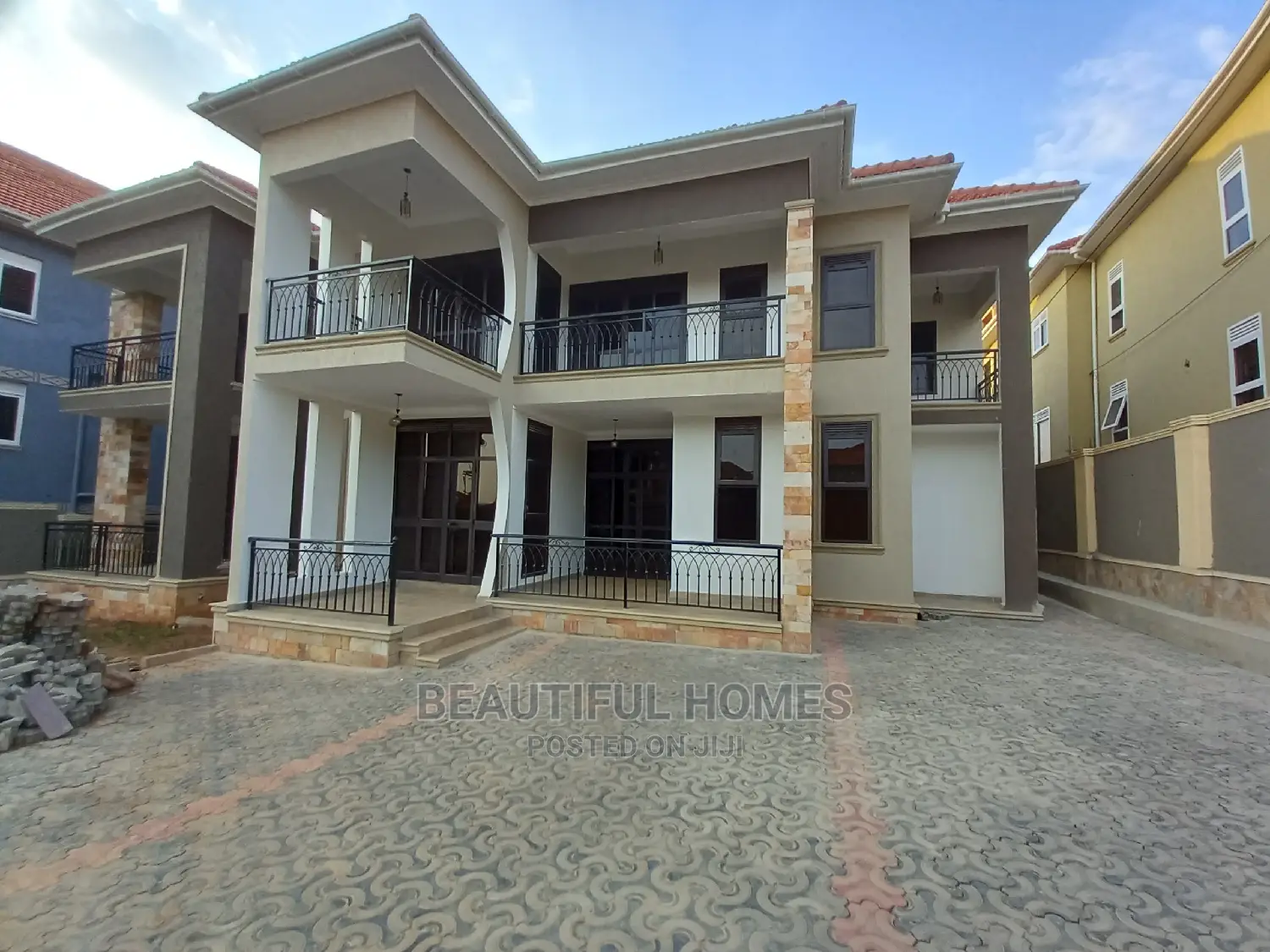 Furnished 6bdrm Mansion in Kira Planned, Central Division for Sale in Central Division
