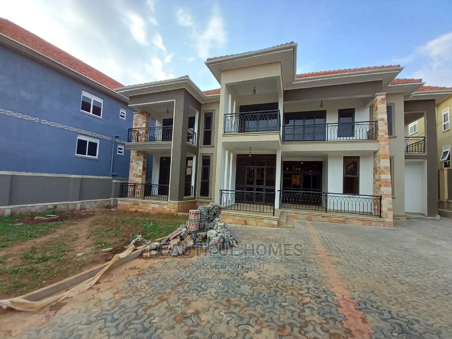Furnished 6bdrm Mansion in Kira Diplomat Estate, Central Division in Central Division