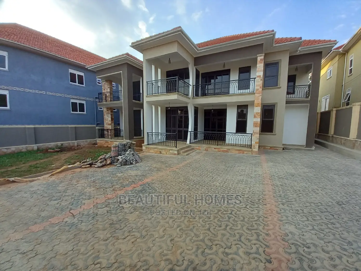 Furnished 6bdrm Mansion in Kira Diplomat Estate, Central Division in Central Division