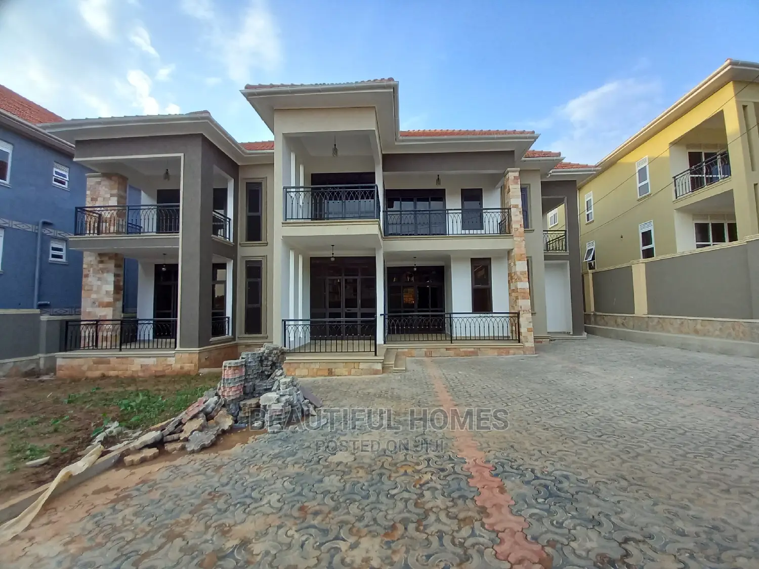 Furnished 6bdrm Mansion in Kira Diplomat Estate, Central Division in Central Division