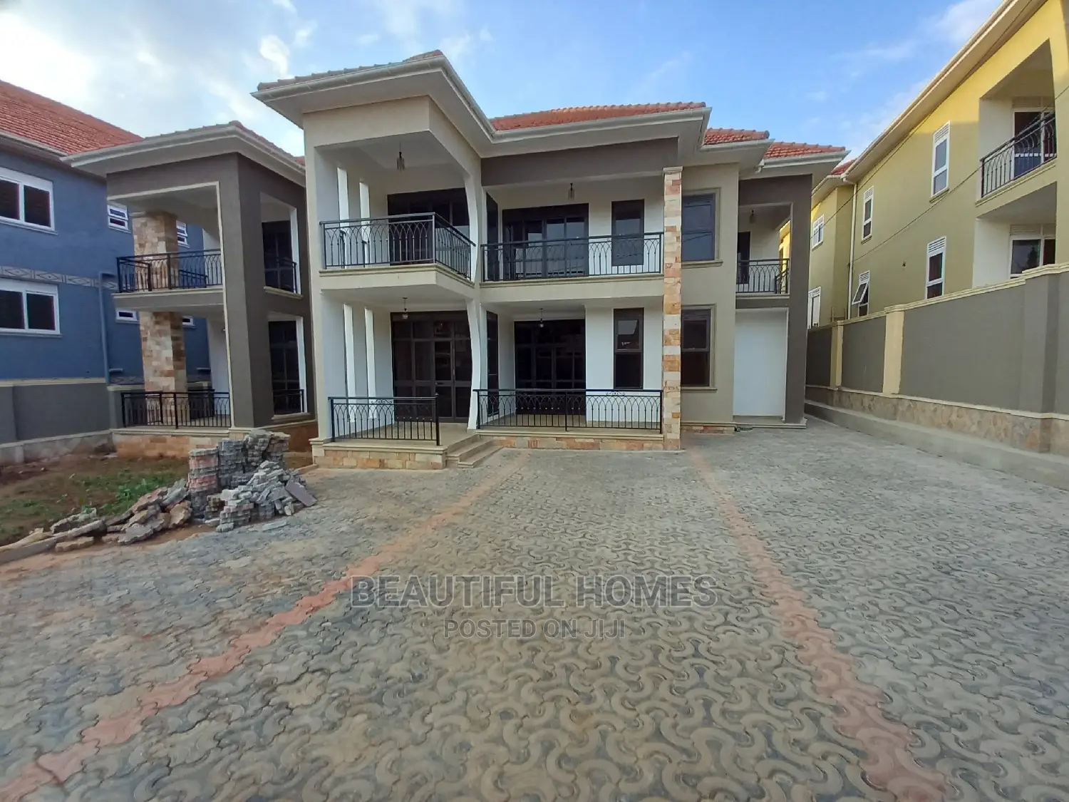 Furnished 6bdrm Mansion in Kira Diplomat Estate, Central Division in Central Division