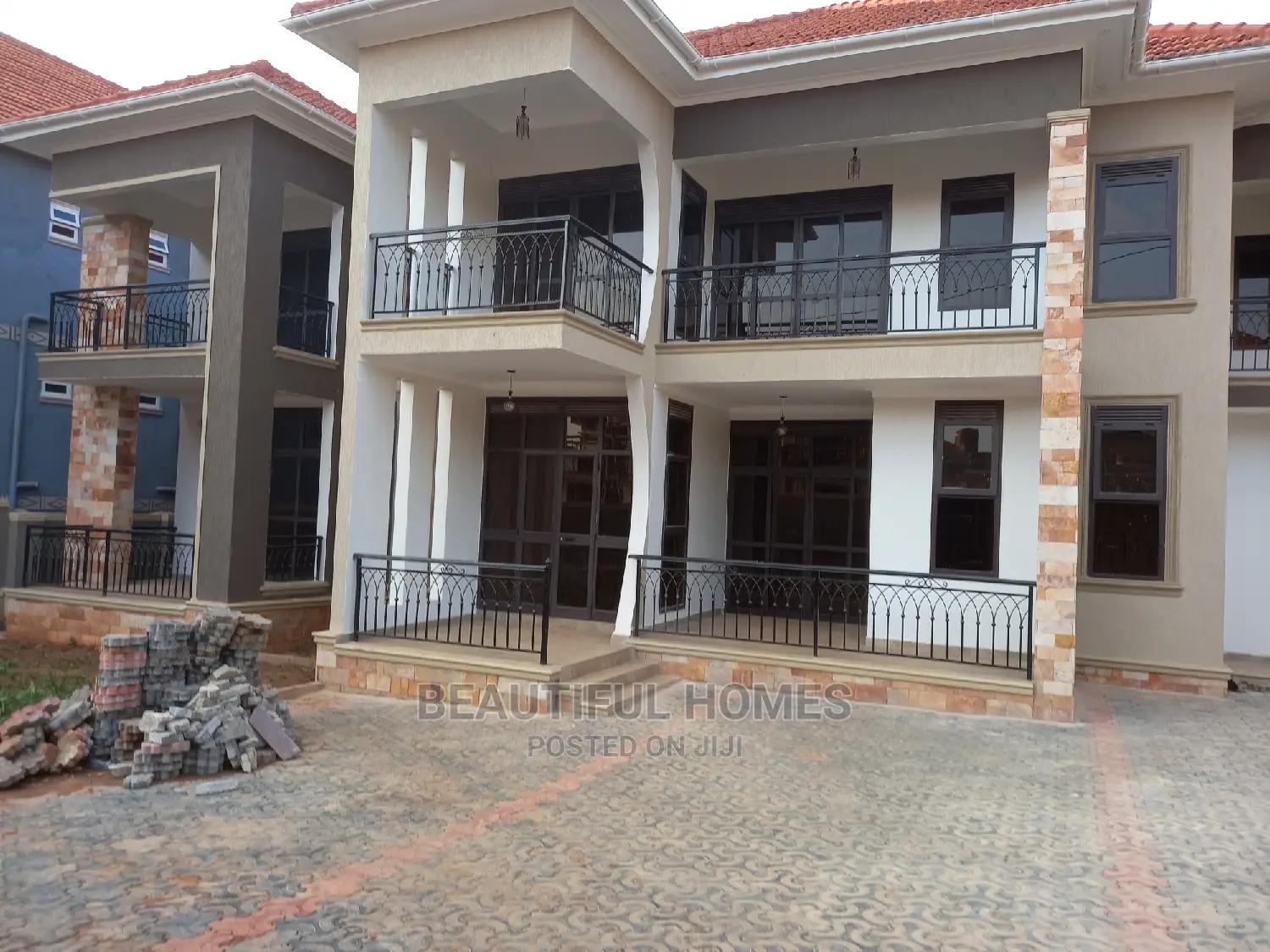 Furnished 6bdrm Mansion in Kira Diplomat Estate, Central Division in Central Division