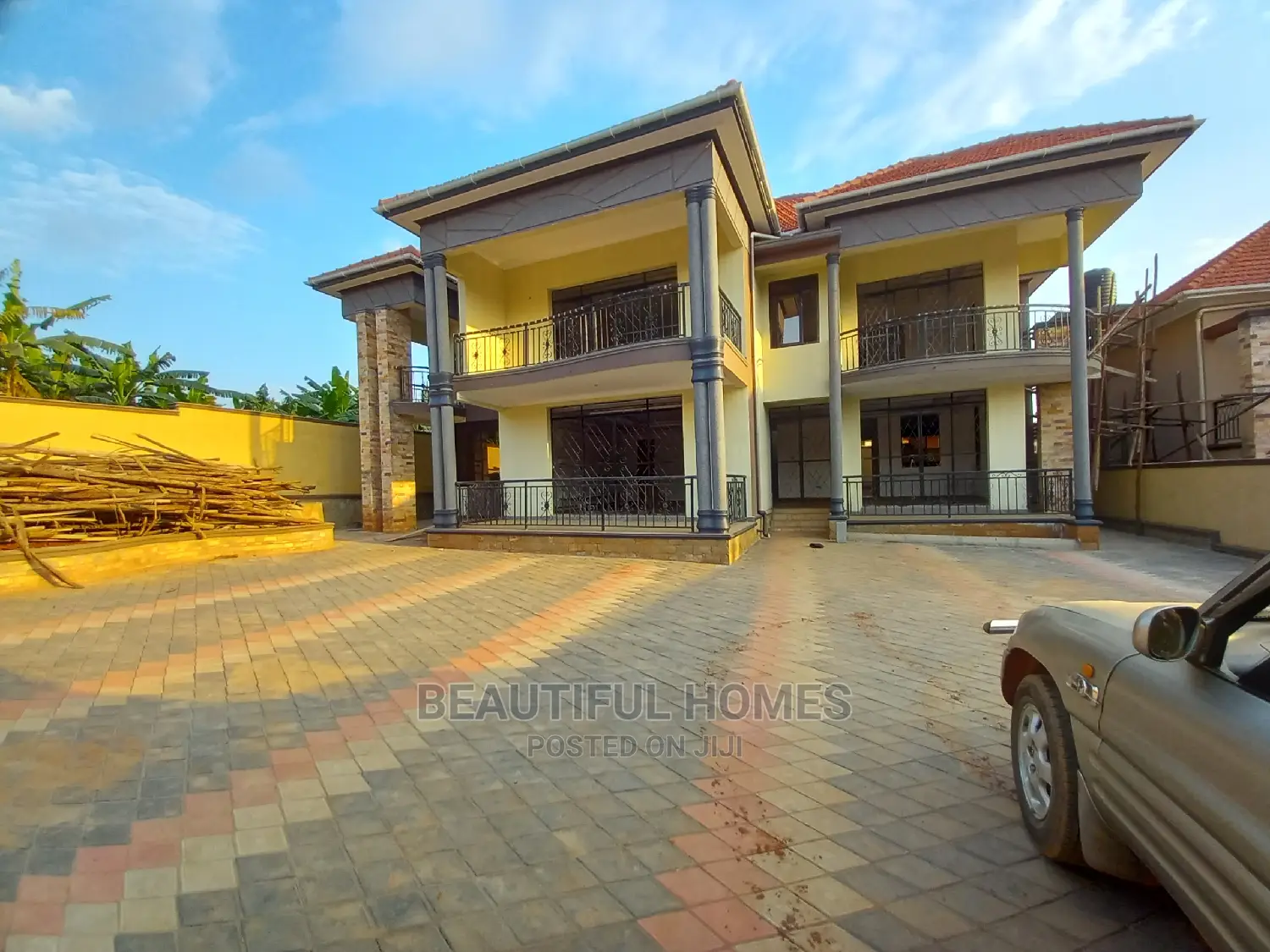 Furnished 6bdrm Mansion in Kira Gated, Central Division for Sale in Central Division