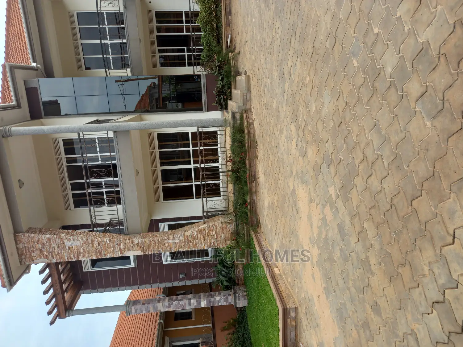 Furnished 6bdrm Mansion in Kira Gated, Central Division for Sale in Central Division