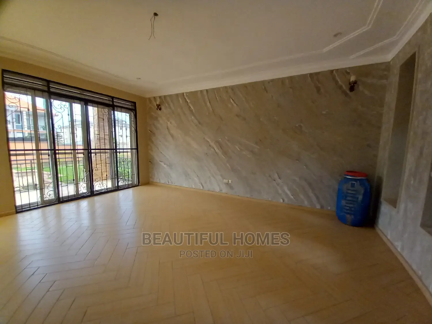Furnished 6bdrm Mansion in Kira Gated, Central Division for Sale in Central Division