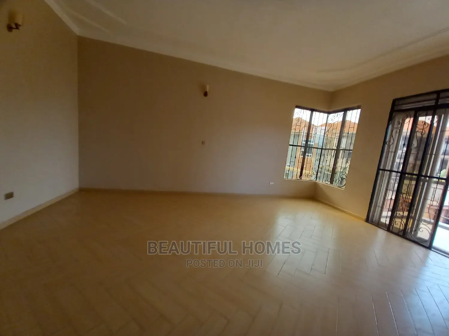 Furnished 6bdrm Mansion in Kira Gated, Central Division for Sale in Central Division