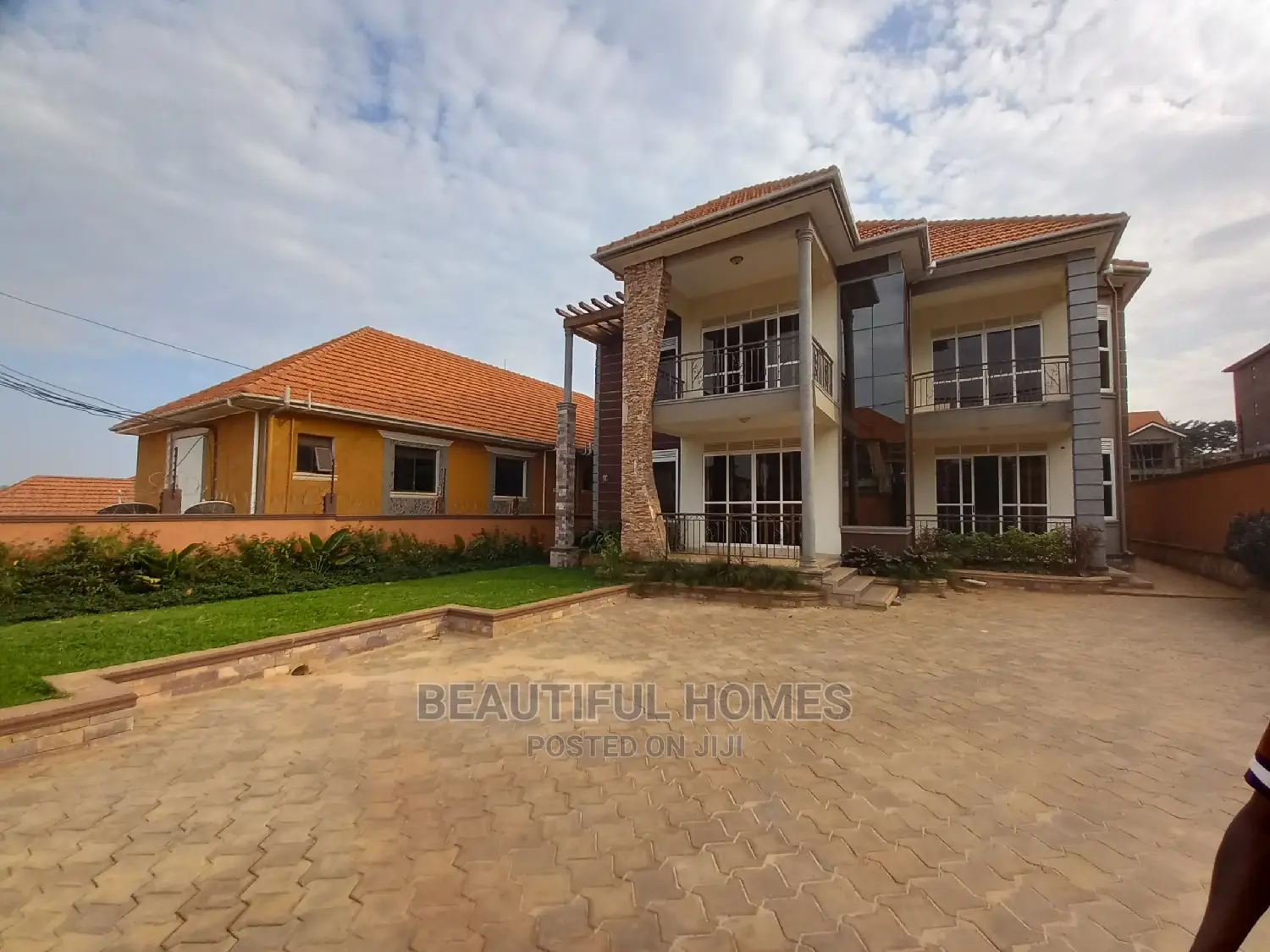 Furnished 6bdrm Mansion in Kisaasi, Central Division for Sale in Central Division