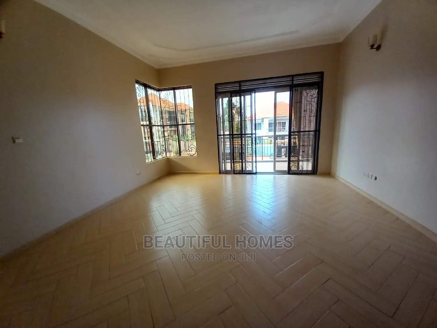 Furnished 6bdrm Mansion in Kisaasi, Central Division for Sale in Central Division