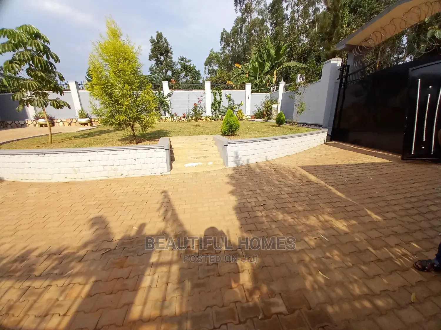 Furnished 4bdrm Mansion in Kira Nice for Sale in Kira