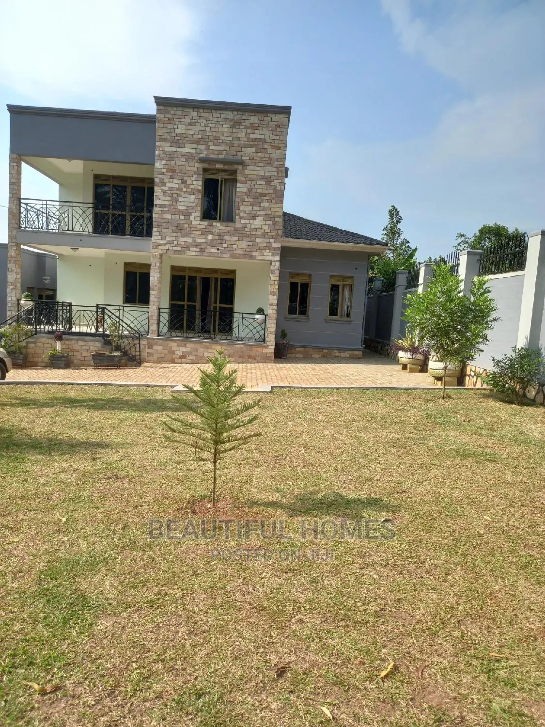 Furnished 4bdrm Mansion in Kira Nice for Sale in Kira