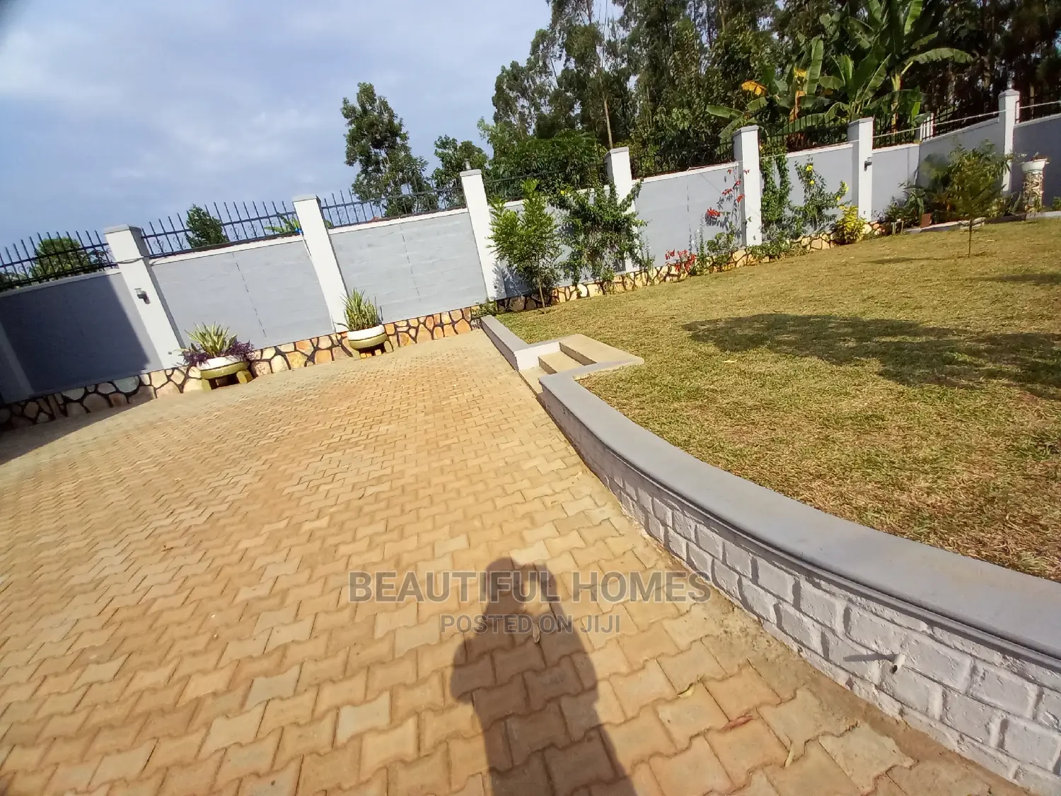 Furnished 4bdrm Duplex in Kira Nice for Sale in Kira
