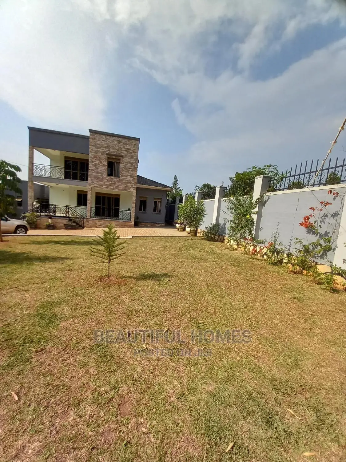 Furnished 4bdrm Duplex in Kira Nice for Sale in Kira