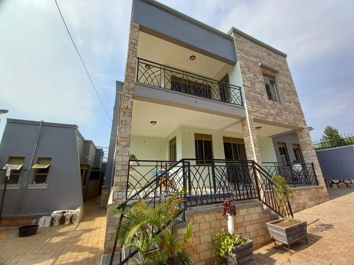 Furnished 4bdrm Duplex in Kira Nice for Sale in Kira