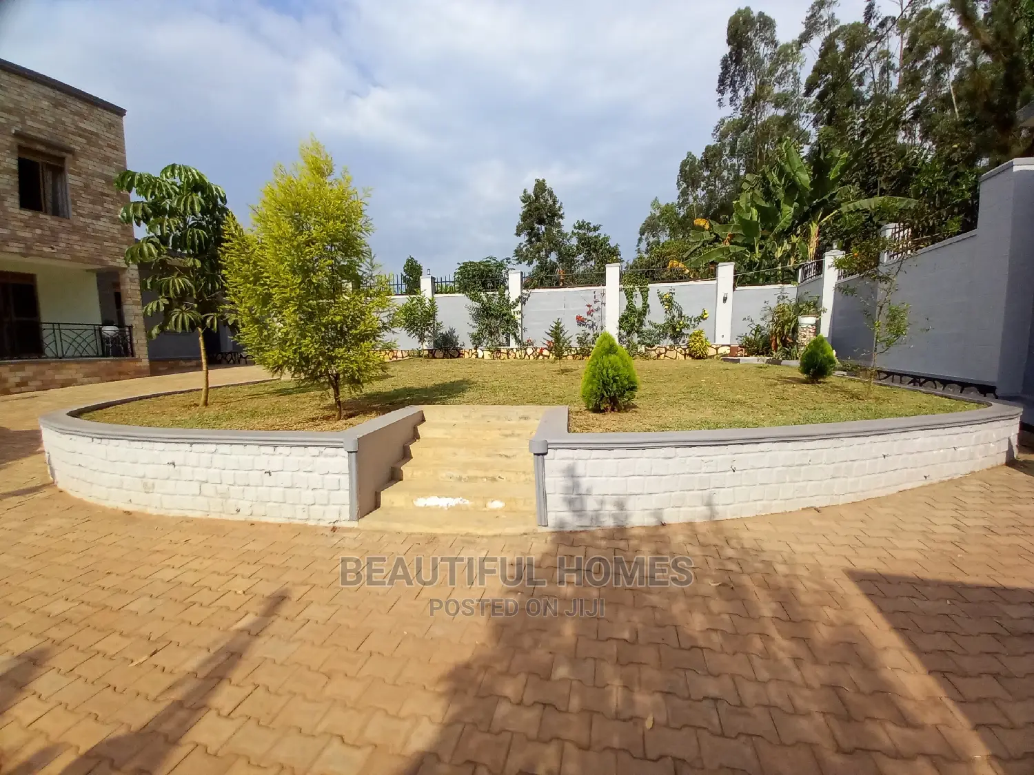 Furnished 4bdrm House in Kira Good for Sale in Kira