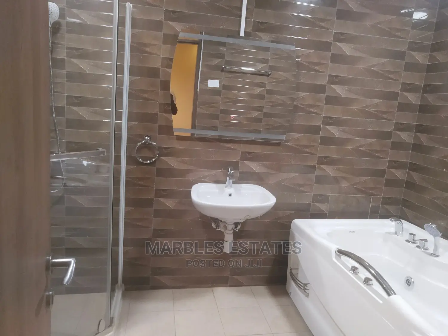 5bdrm Townhouse/Terrace in Bugolobi, Central Division for Rent in Central Division