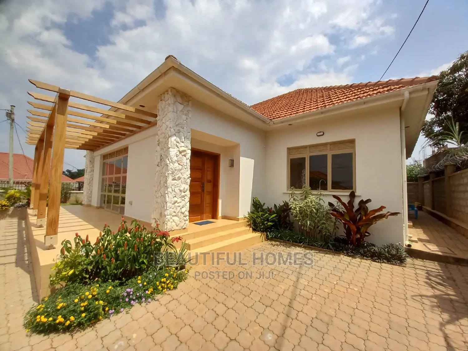 Furnished 4bdrm House in Kira Corporate for Sale in Kira