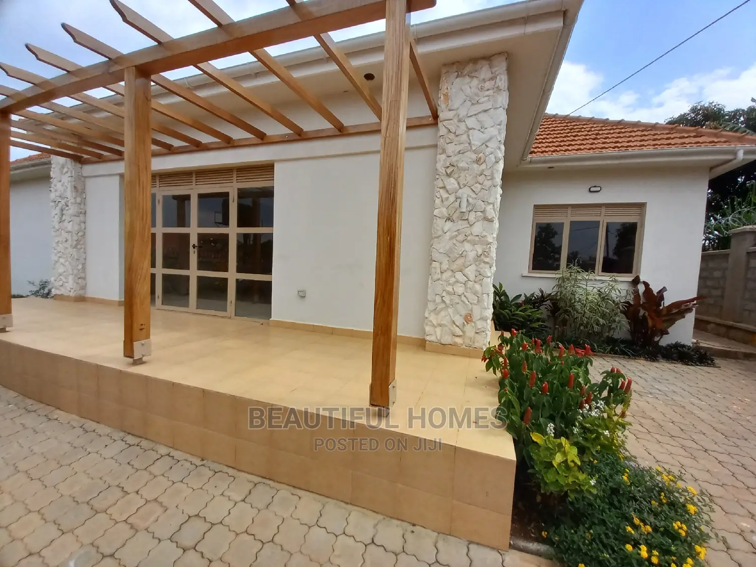 Furnished 4bdrm House in Kira Corporate for Sale in Kira