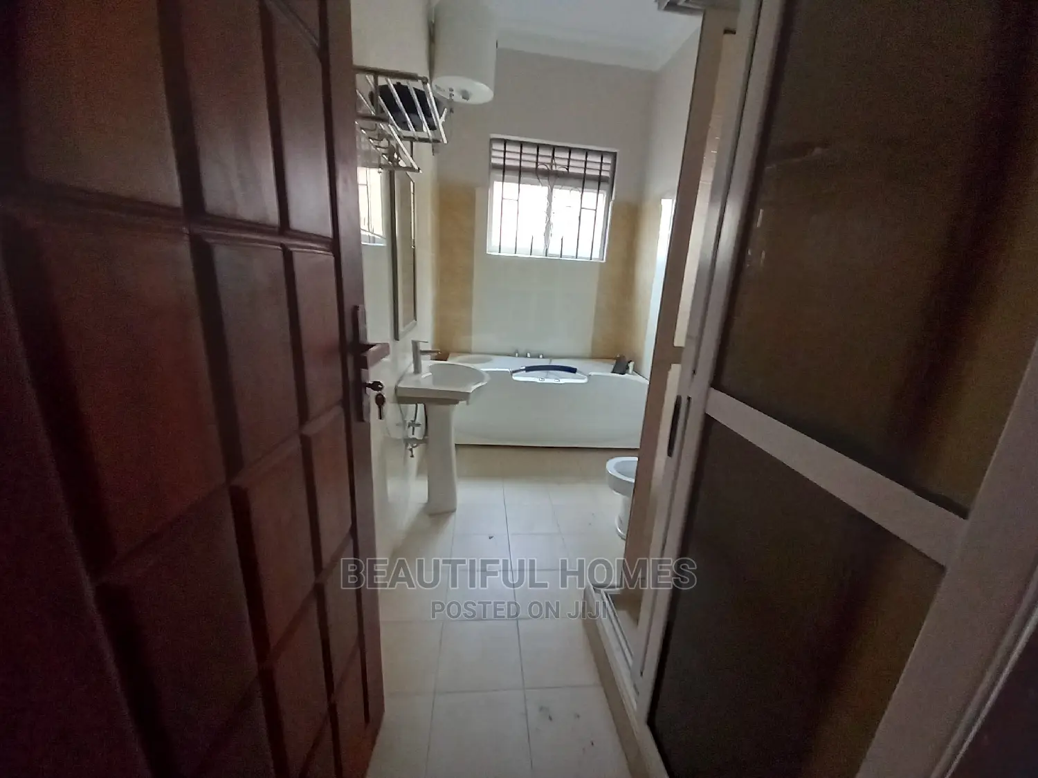 Furnished 4bdrm Bungalow in Kira Mamerito Rd for Sale in Kira