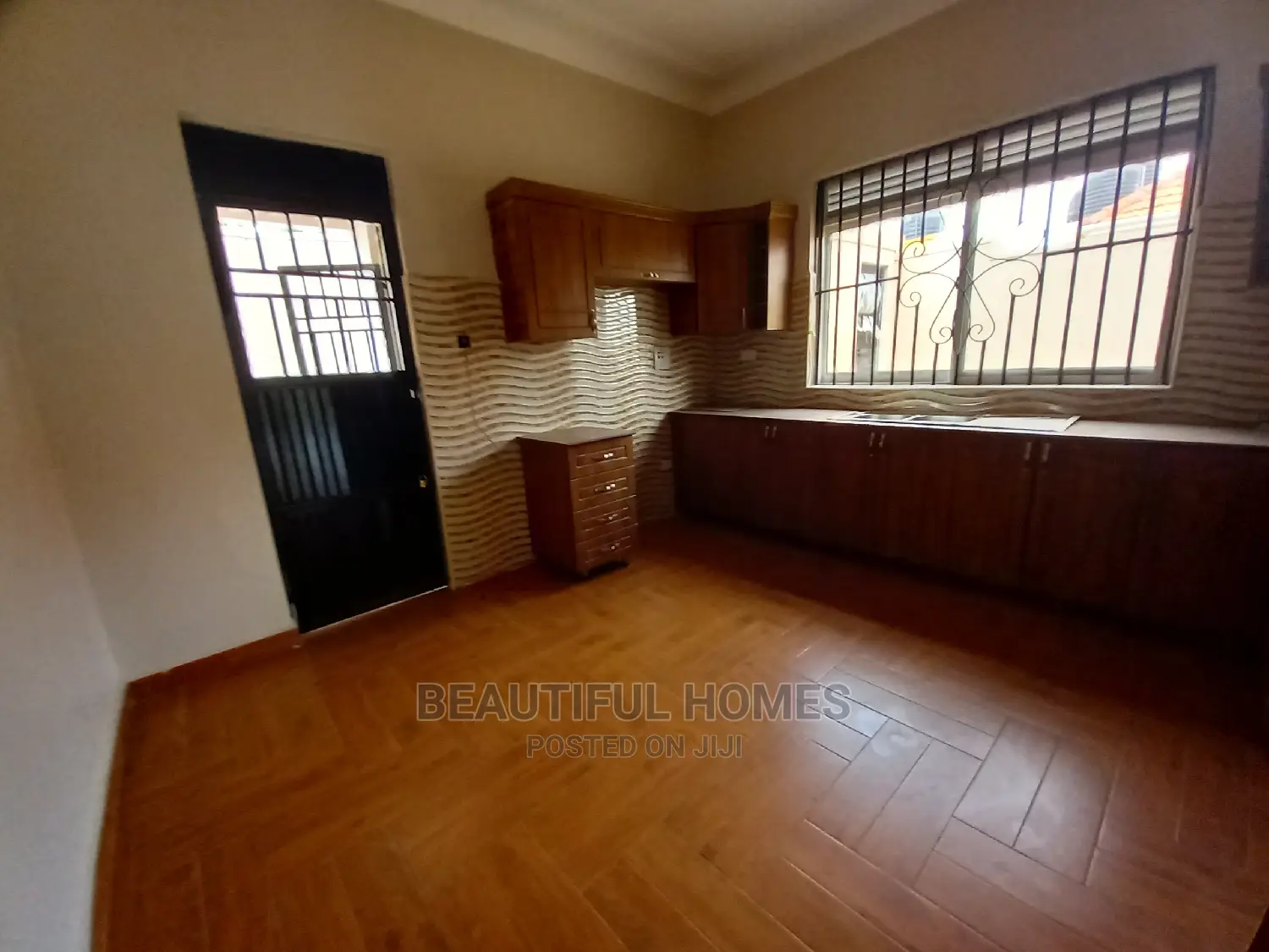 Furnished 4bdrm Bungalow in Kira Mamerito Rd for Sale in Kira